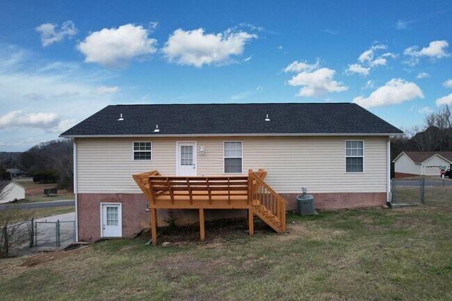 Foto del edificio - 3 bed 2 bath in Cleveland