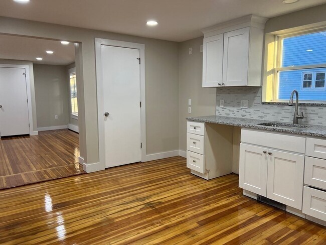 Building Photo - 32 Primrose St