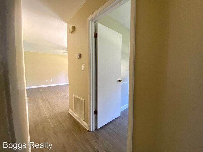 Building Photo - 3 br, 2 bath House - 980 White Circle