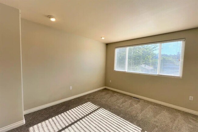 Foto del edificio - 325 Lind Ave SW