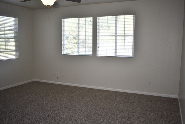 Building Photo - 6047 Ventura Way