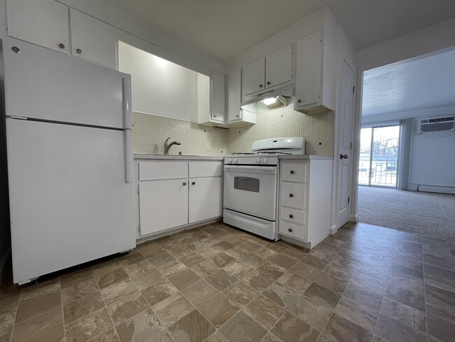 Building Photo - 44 Delmont St