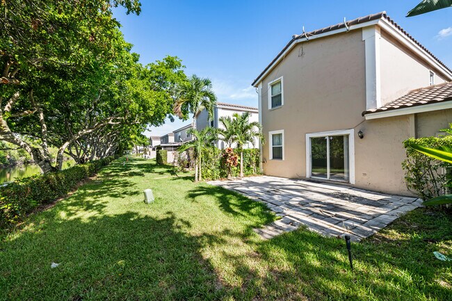 Foto del edificio - 10565 NW 57th Ct
