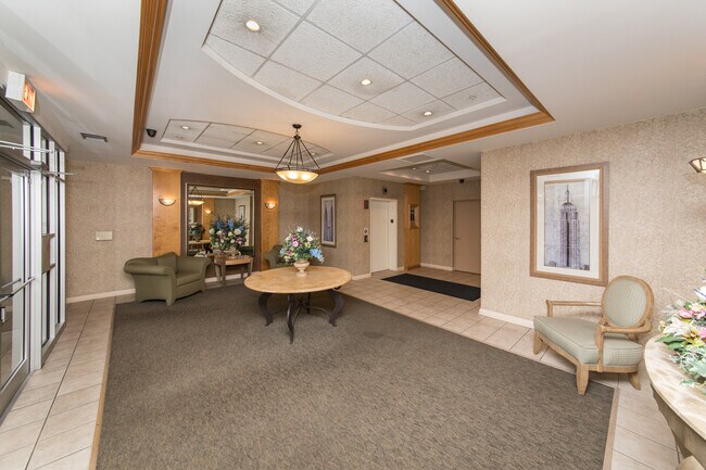 Lobby - 5555 N Cumberland Ave