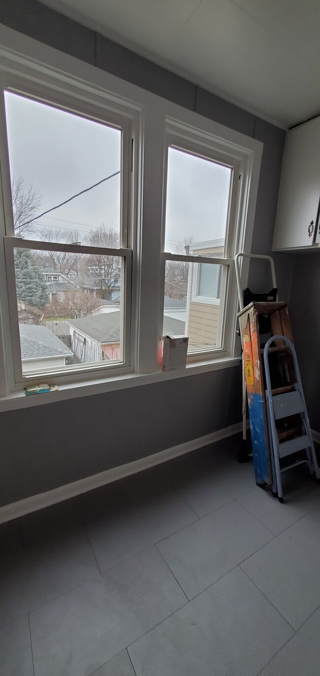 Enclosed back porch, not heated - 5816 N Rockwell St