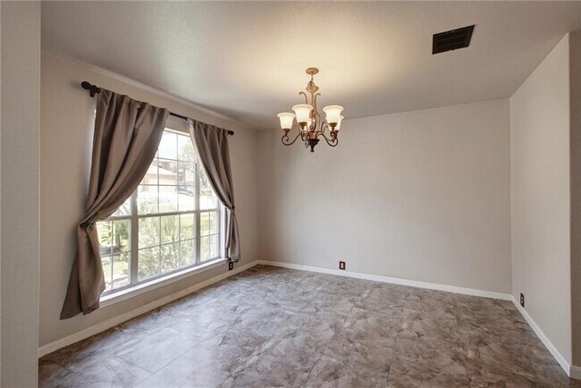 Foto del edificio - 714 Adler Falls Ln