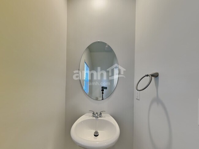 Foto del edificio - 3984 Zepelin Wy