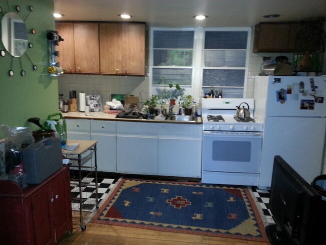 Foto del edificio - 2350 W Augusta Blvd