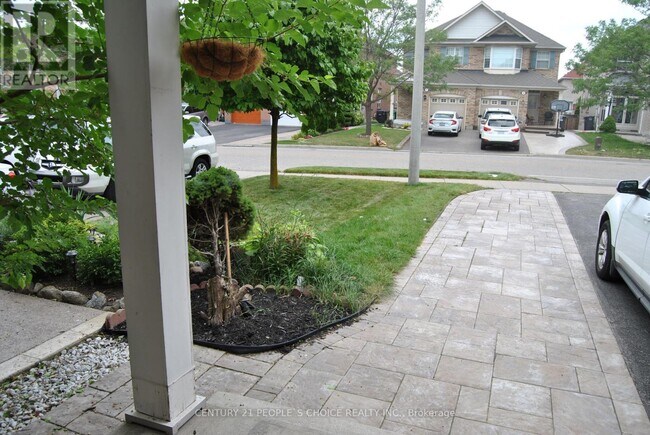 Photo du bâtiment - 1248 Prestonwood Crescent