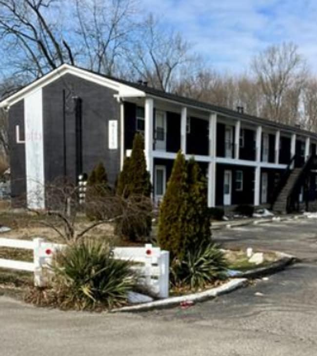 Building Photo - Pinecroft Drive