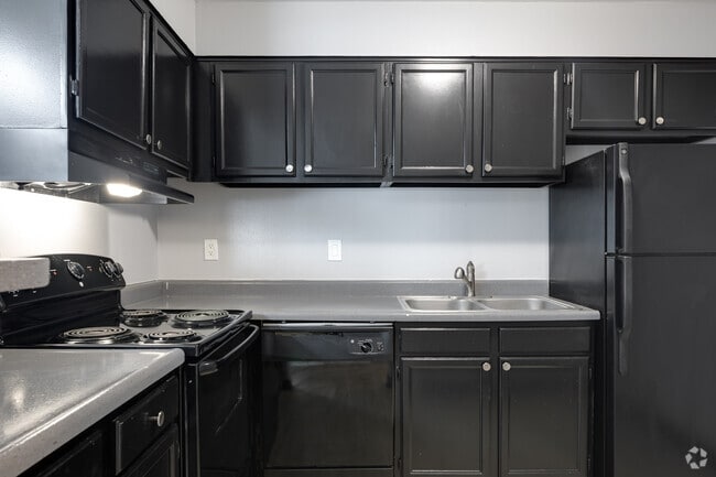 2BR, 1BA - 838SF - Parkside