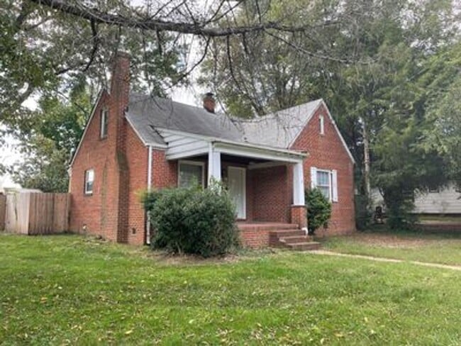 Building Photo - 5112 Lochaven Ave