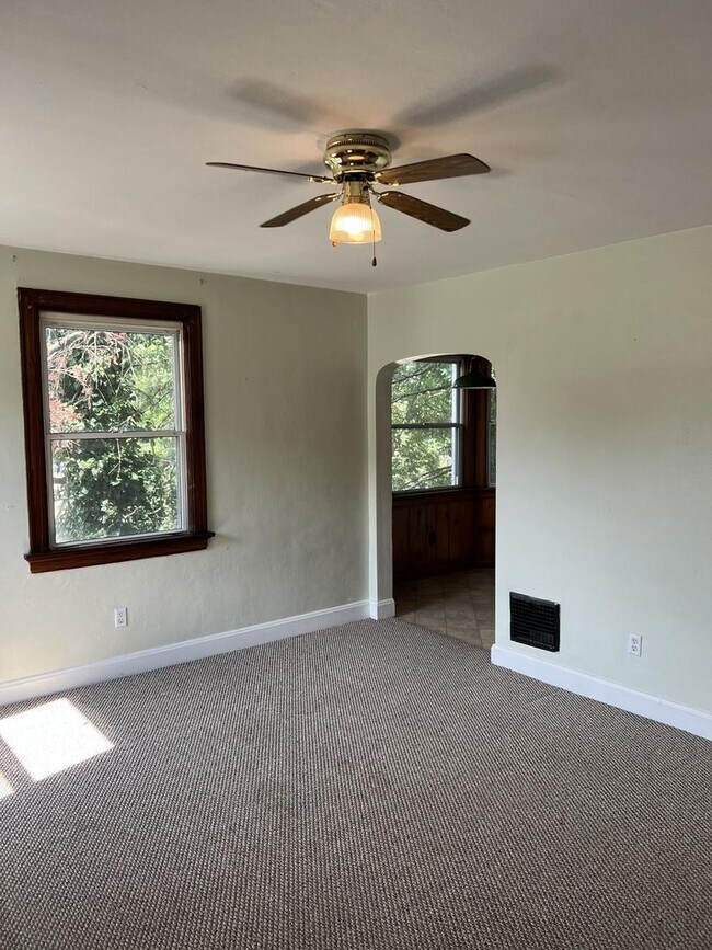Foto del edificio - 2214 Memorial Pkwy