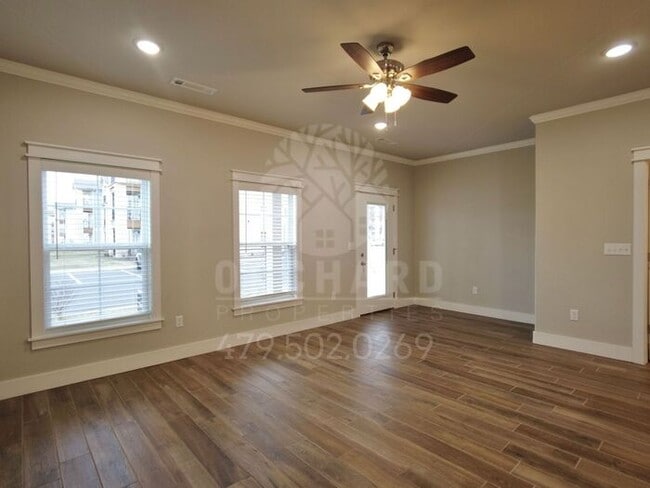 Building Photo - EP 6 | Townhome with Garage in Siloam Springs!