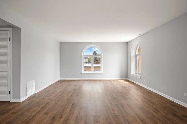 Building Photo - 808 Broadway Ave