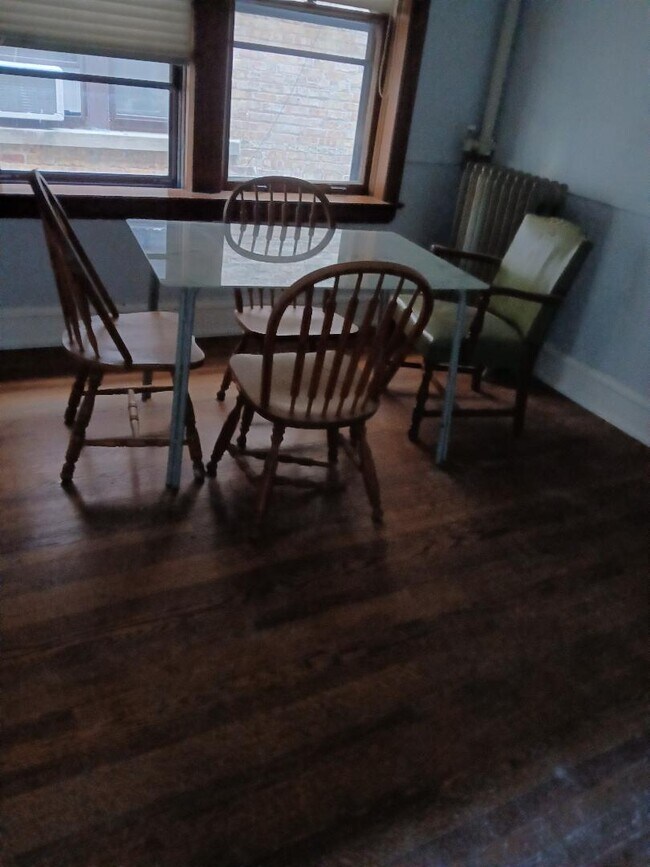 Dining - 206 N Kenilworth Ave