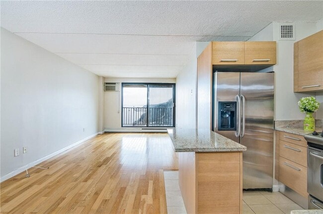 Foto del edificio - 1155 Warburton Ave