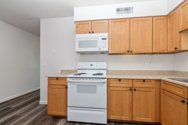 Building Photo - Granada Suites