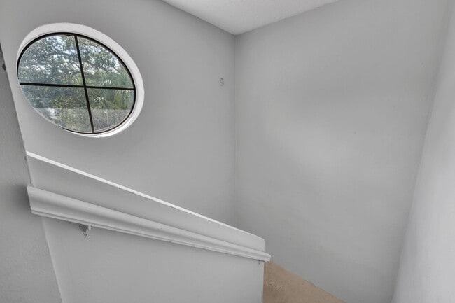 Building Photo - 411 S Willow Ave