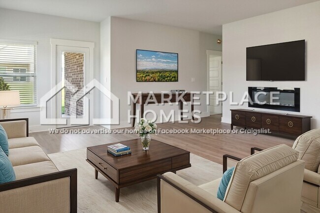 Building Photo - 2070 Hyacinth Ln