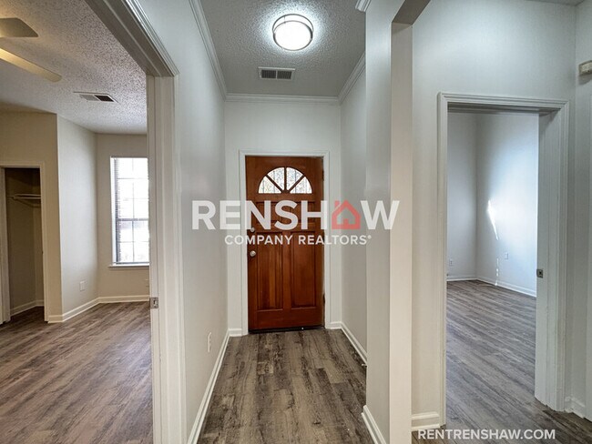 Building Photo - 2512 Courtney Dr