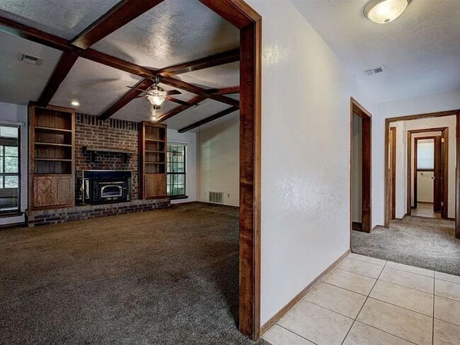 Building Photo - 406 Shady Ln