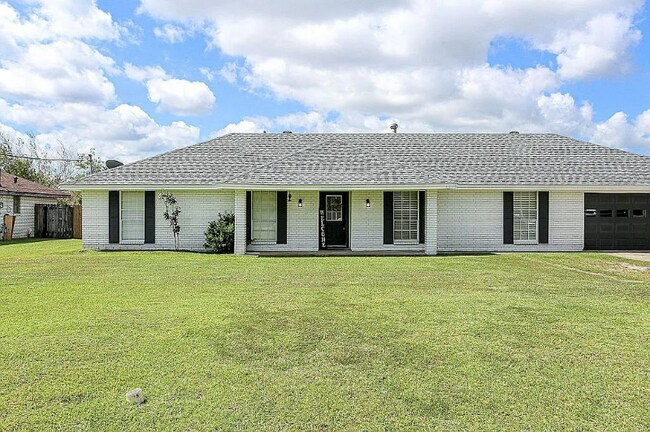 Building Photo - 2712 Mary Ann Dr