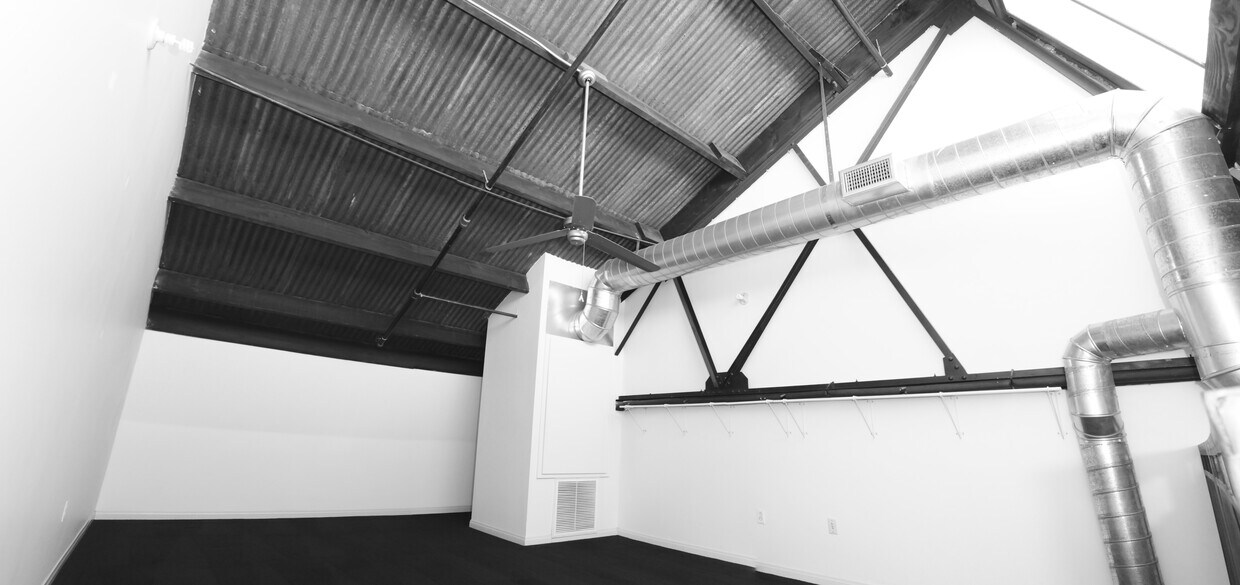 Foto principal - 532 W 1st St