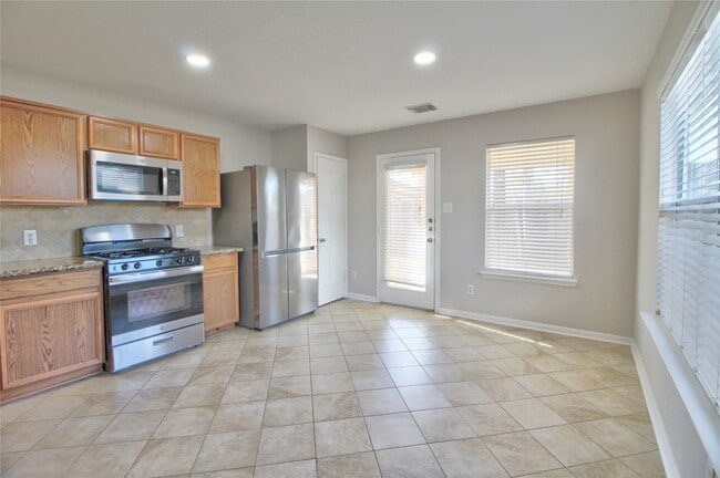 Building Photo - 29407 Legends Green Dr