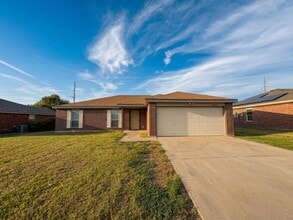 Building Photo - 5817 Medina Dr