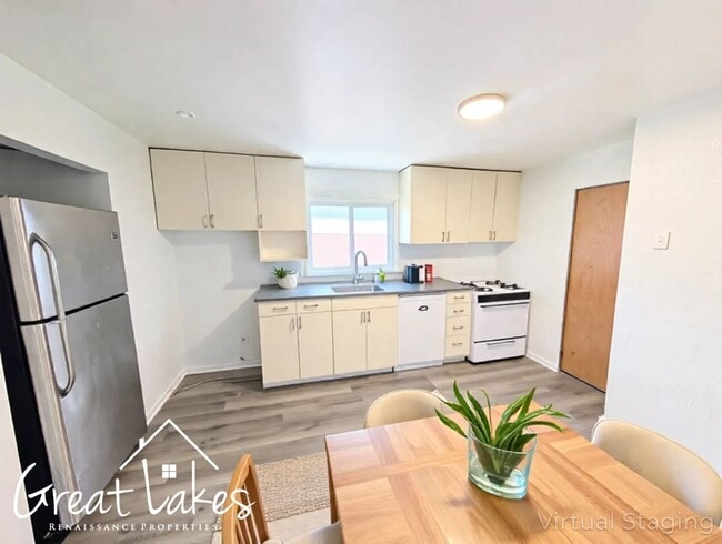 Foto del edificio - Beautiful 3 Bedroom 1 Bathroom now availab...