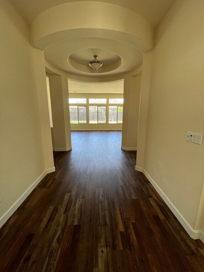 Building Photo - Large Home With Separate Living Room, Dini...