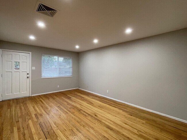 Building Photo - 6317 Bancroft Way