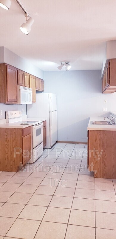 Building Photo - 1028 Minns Dr