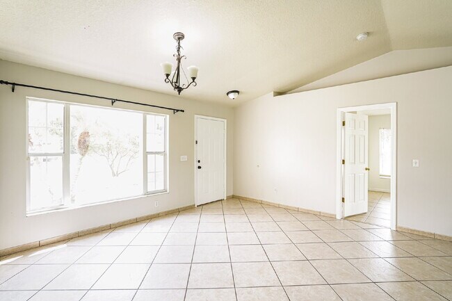 Foto del edificio - Very nice 3 bedroom with bonus room in Poinciana