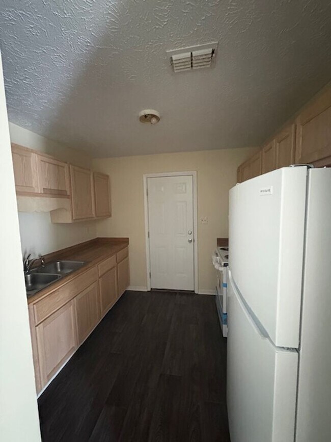 Building Photo - 3818 John Marshall Rd