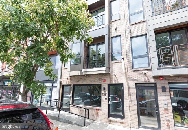 Foto del edificio - 2230 Frankford Ave