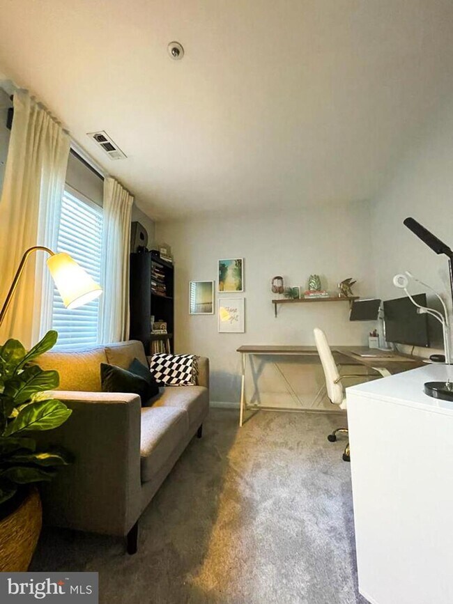 Foto del edificio - 10204 Crested Iris Dr