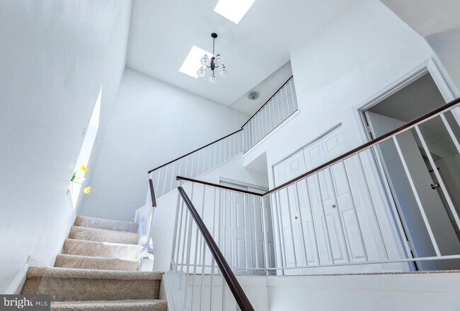 Building Photo - 10498 Stonington Ln