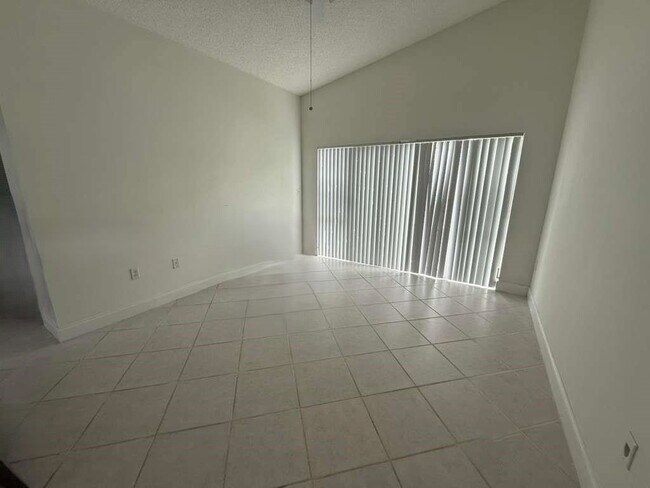 Foto del edificio - 18171 NW 18th St