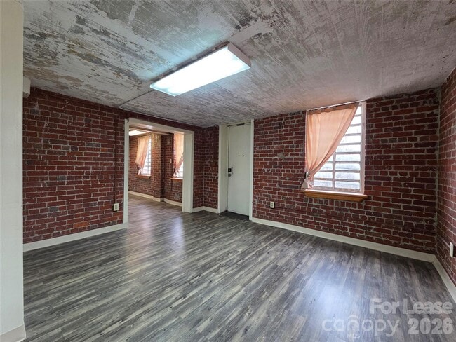 Building Photo - 203 W Liberty St