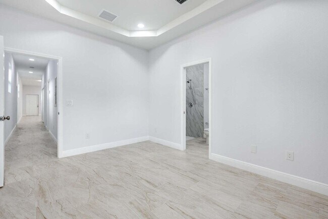 Building Photo - 2831 Saranac Ave