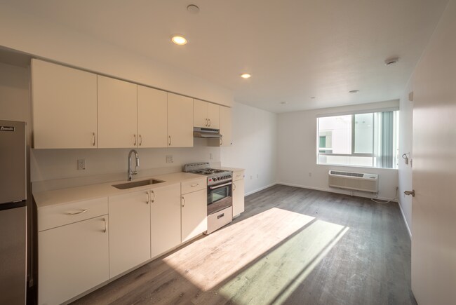 Foto del edificio - 4238 S. Western Ave