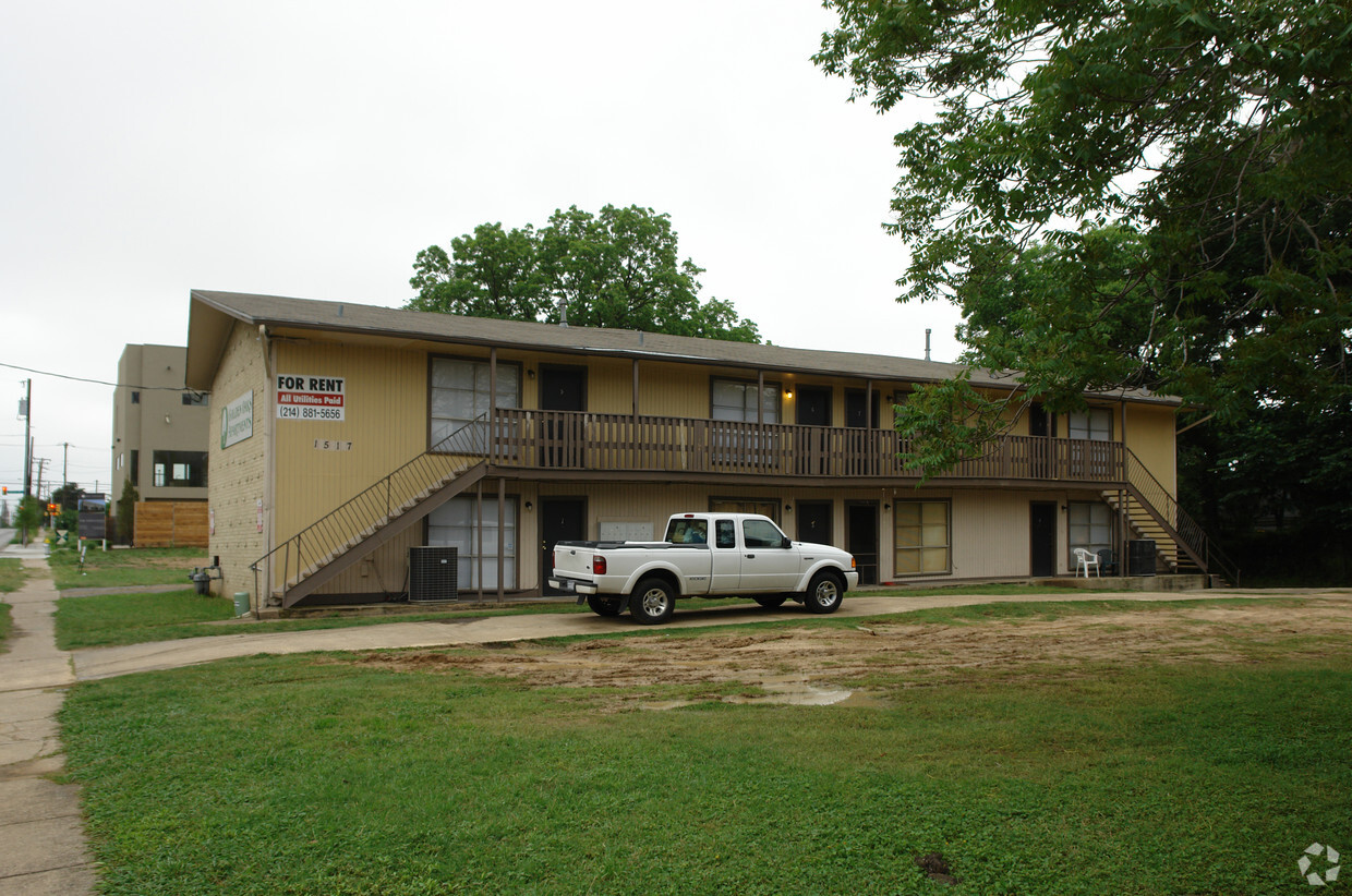 Primary Photo - Golden Oaks Apartments