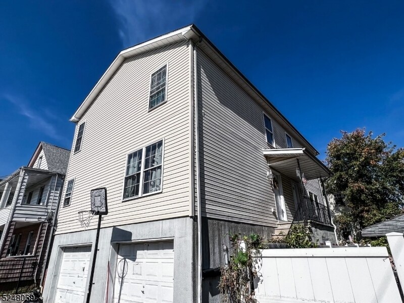 Primary Photo - 235 Keen St