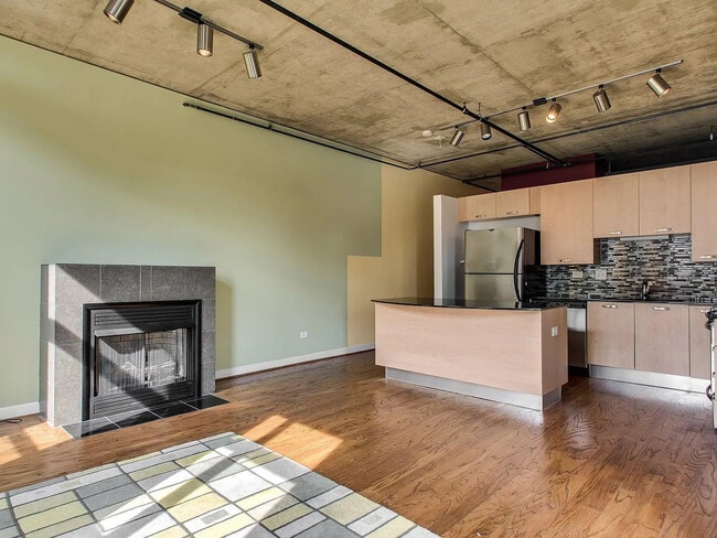 Building Photo - 111 S Morgan St