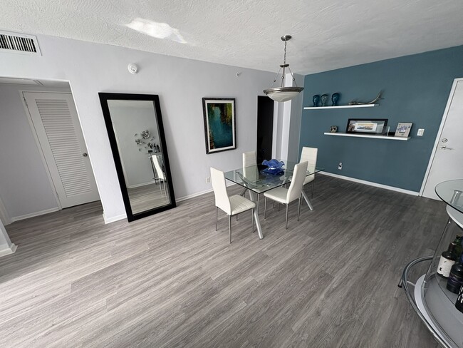 Foto del edificio - 3000 S Ocean Dr