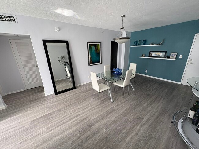 Building Photo - 3000 S Ocean Dr