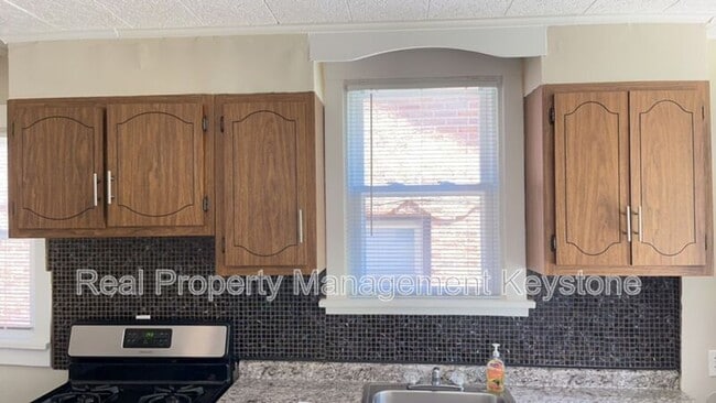 Photo - 33 Merritt Ave House