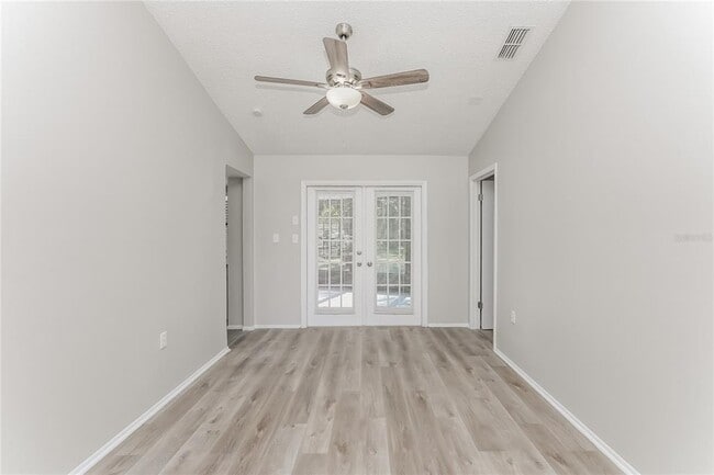 Foto del edificio - 8055 Wooden Dr